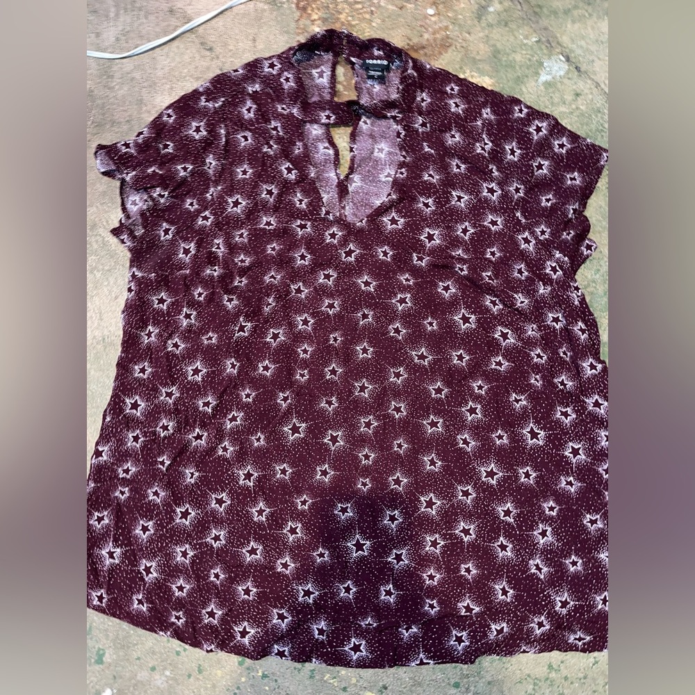 XXL maroon with white stars Torrid shirt